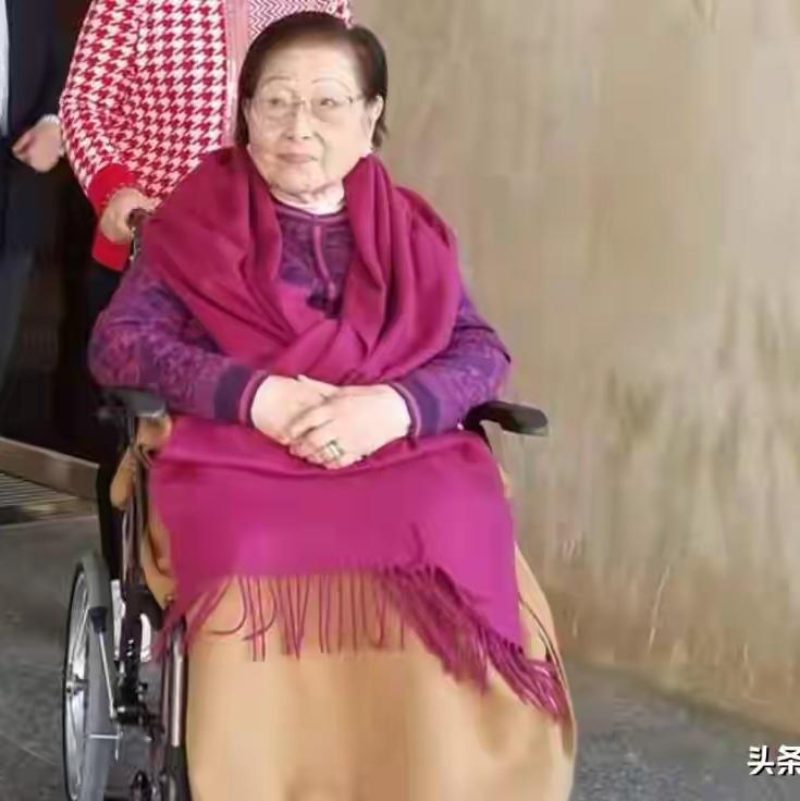 你能想象吗？丈夫留下600亿，3个女儿6个儿子都身家丰厚，103岁的杜莉君却满脸