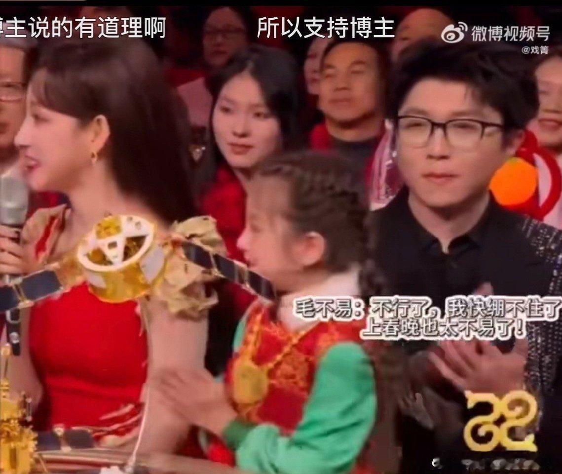 毛不易憋笑的样子也太可爱了，完全就是我本人，笑不笑在脸上，笑不笑出声全靠毅力。 