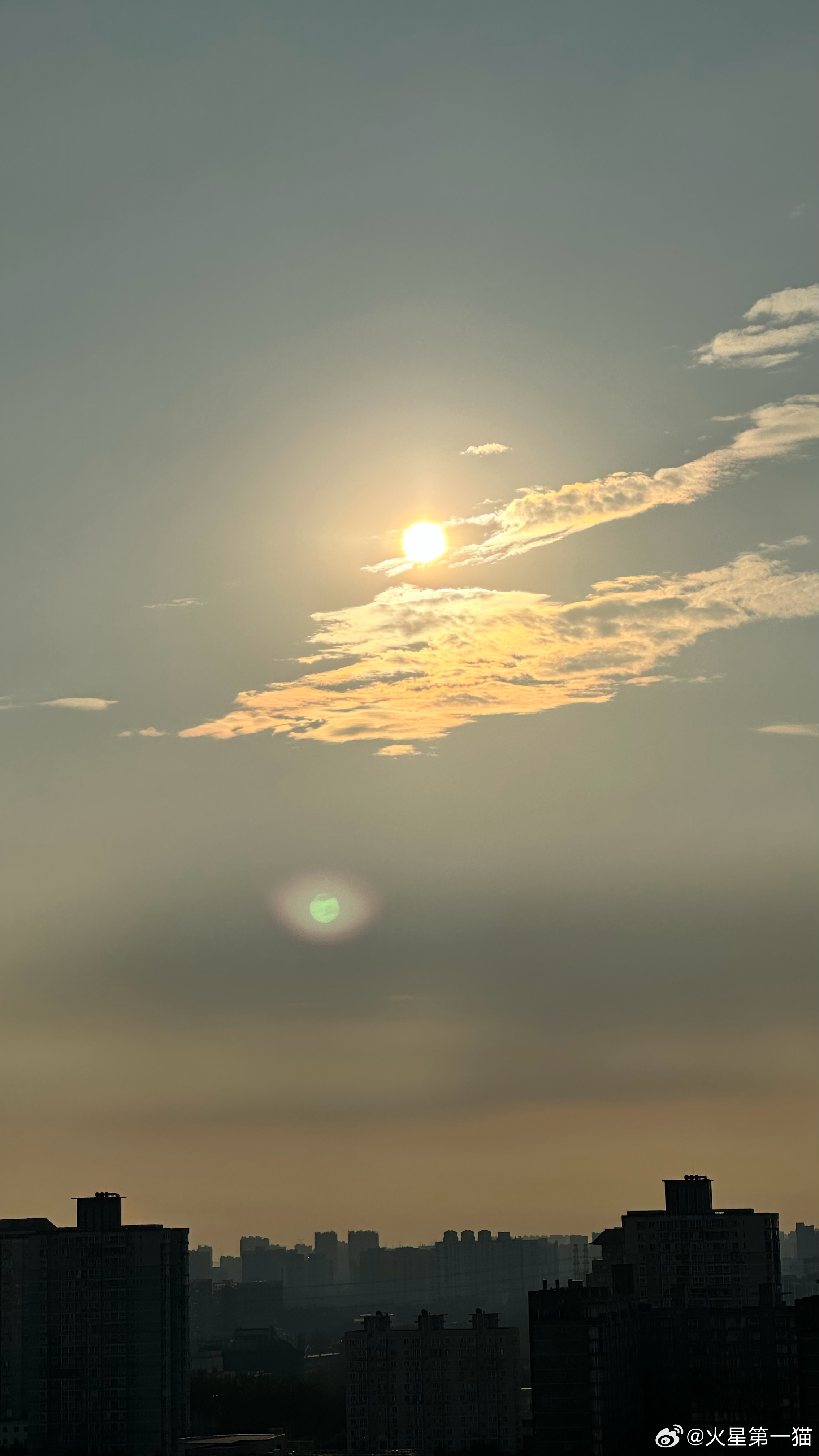 6:07 一点浩然气，         千里快哉风。与火星第一猫一起早起看日出