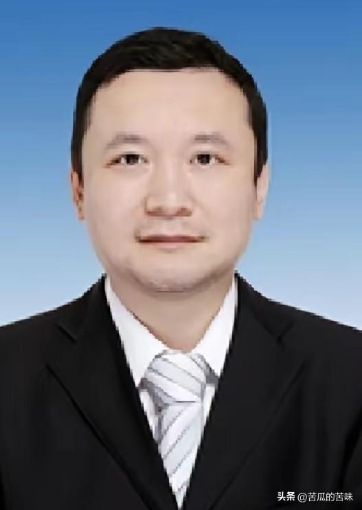 今天任羽中的消息一出来，一下子就传开了，纸终究包不住火。
任羽中，四川资阳人，长