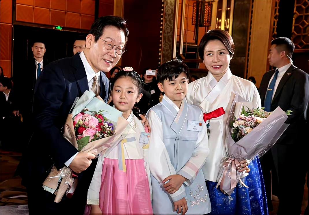 李在明夫妇访华，在京举办侨宴。 ​​​