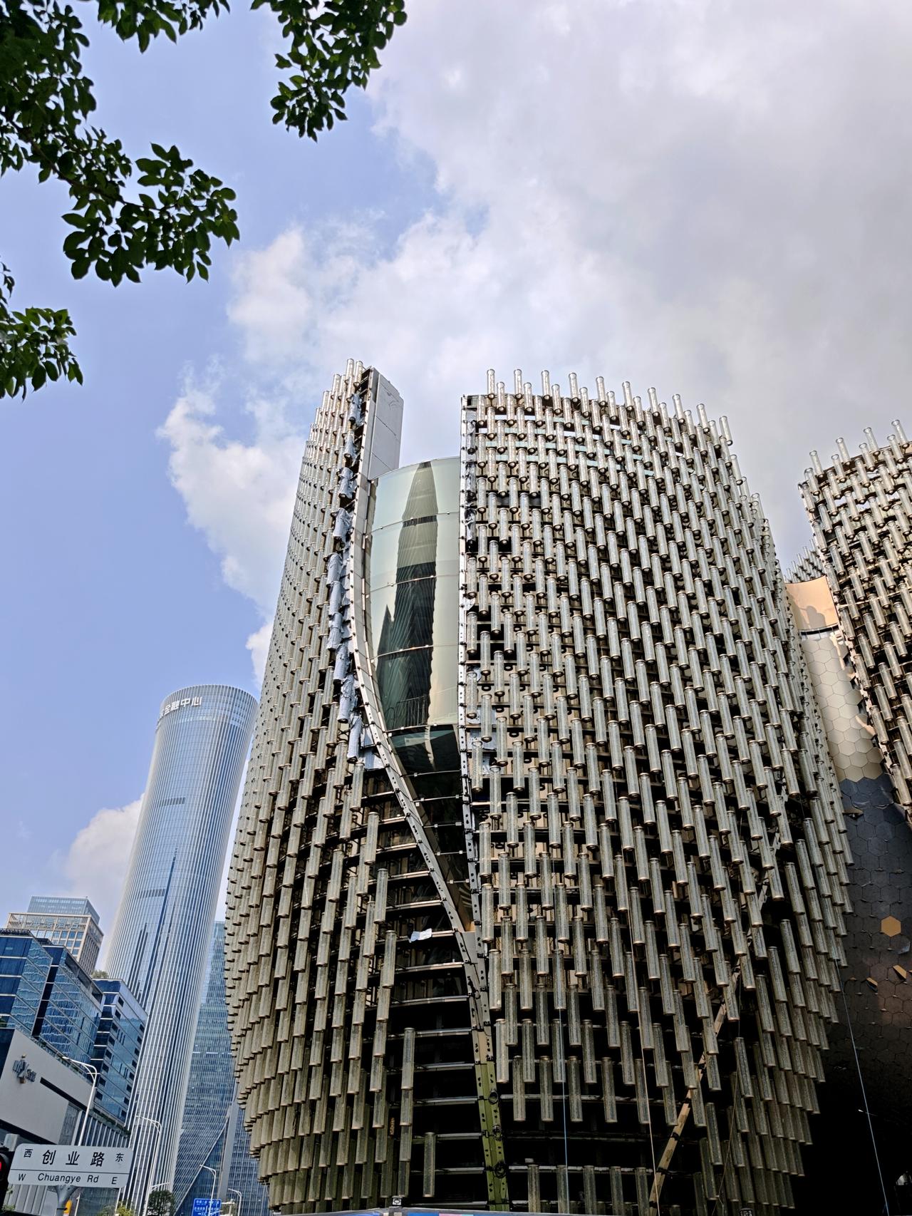 发现没？这就是大名鼎鼎的深圳腾讯集团位于深圳市南山区后海中心区的腾创未来总部大厦
