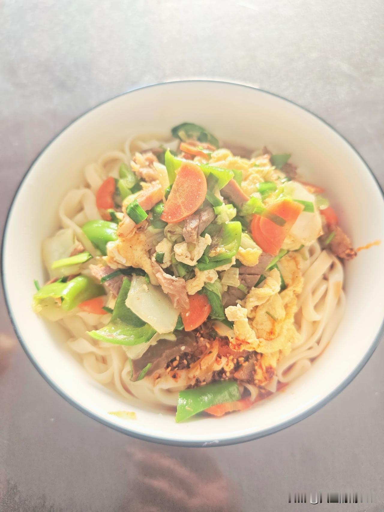 作为一个老陕，好像每天除了吃面，对其它饭兴趣不是很大[笑哭][笑哭]。