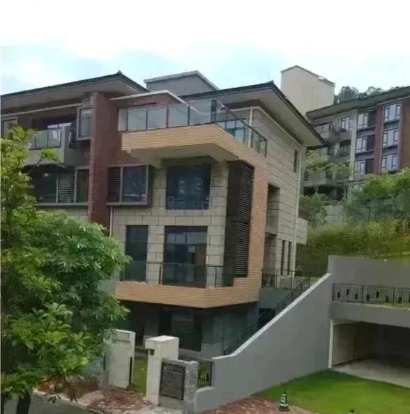 湖南长沙，男子结婚，却住在妻子婚前购买的房子里。每次吵架，妻子就让男子滚。男子很