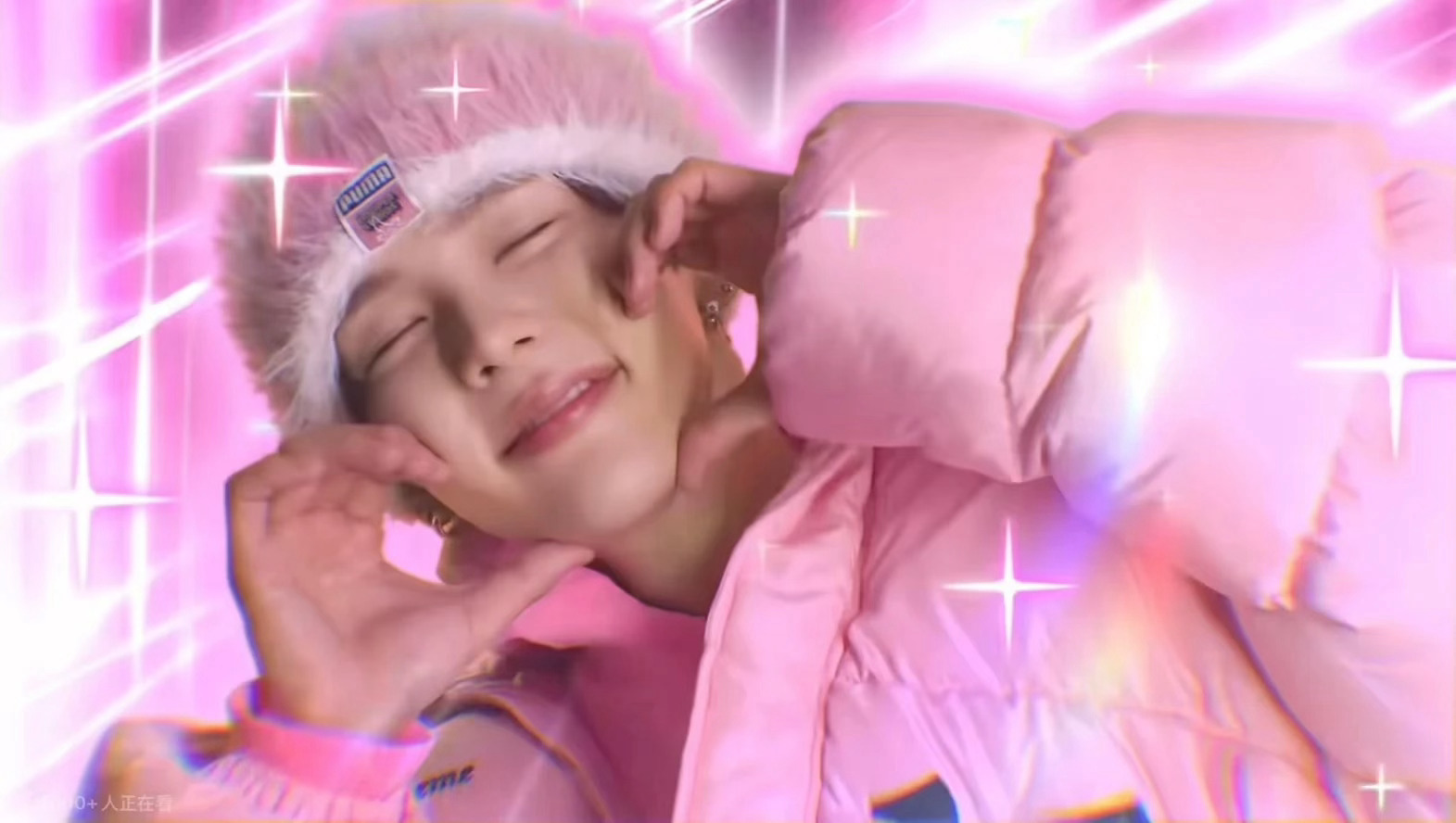 把我的心弄得一团糟还在那里萌萌的笑！ 