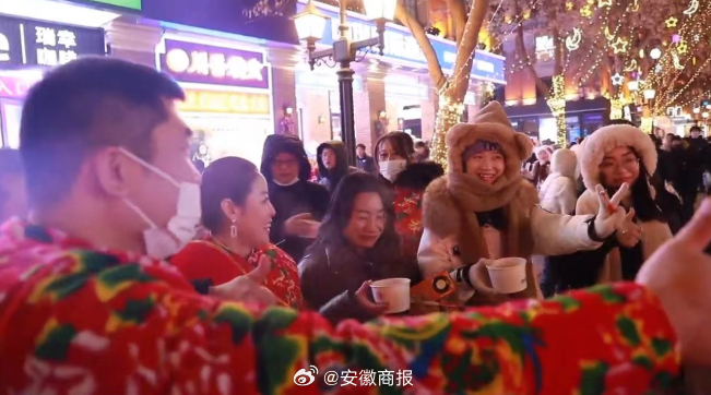 【#安徽太和板面火到尔滨家#】“尔滨”你好，我是太和板面。这个冬天，哈尔滨旅游“