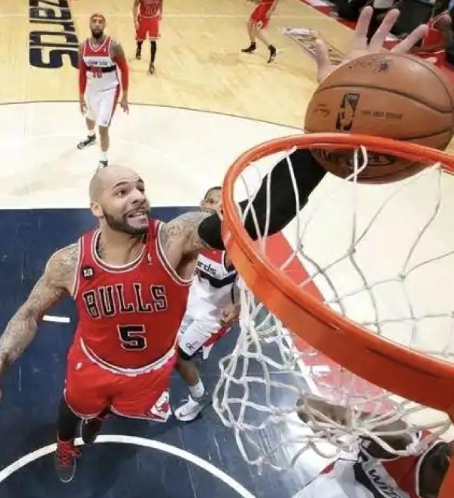 昨天聊了聊瓦莱乔和詹姆斯的恩怨，今天说说骑士最大的叛徒，也是NBA最大的“反骨仔