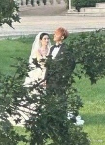 黄子韬徐艺洋婚纱照路透，每一步的行程大家都知道～[doge] ​​​