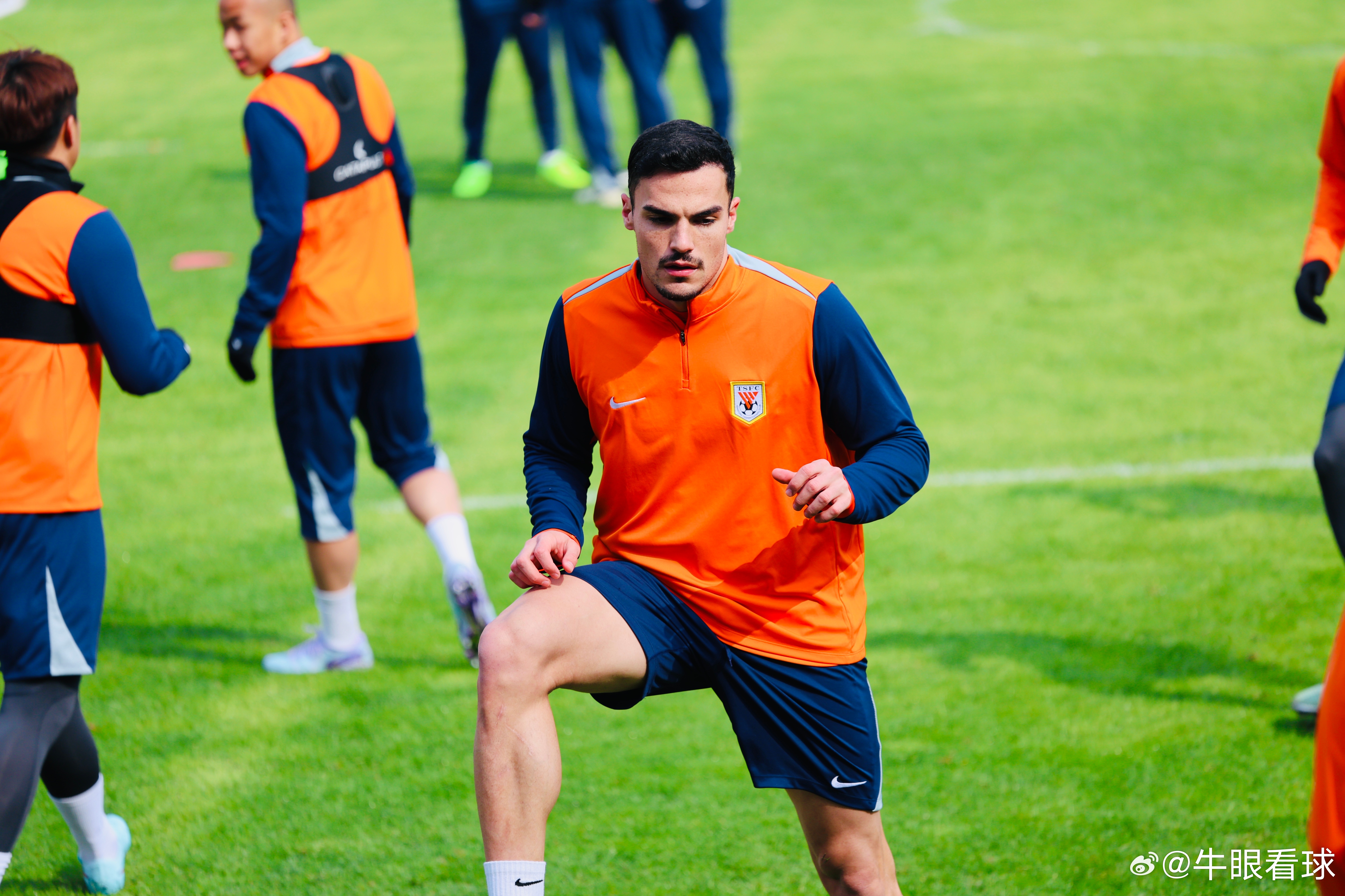 牛眼看球在现场，李金羽为何紧张，泰山队29人训练，泽卡秀中文网页链接