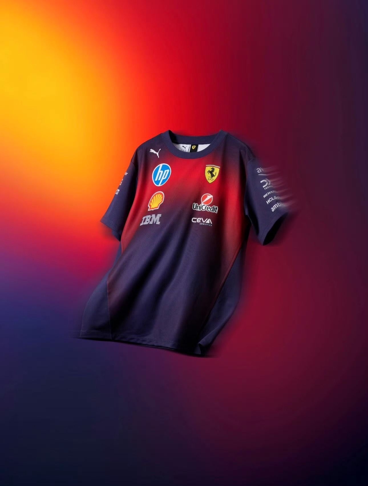 PUMA联名的限定系列诚意拉满！除了车手同款Polo，还有盘扣立领唐装款，红黑撞