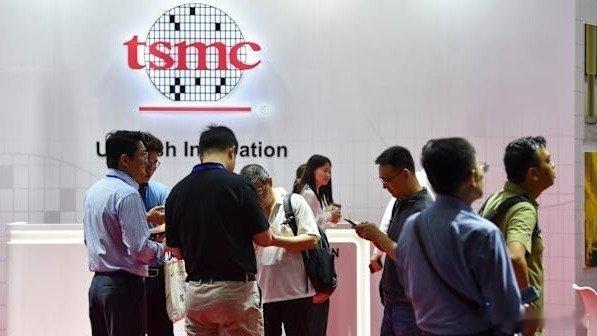 凤凰新闻【特朗普不甘：要是我加税，就没台湾什么事了】【文/观察者网柳白】“本来那