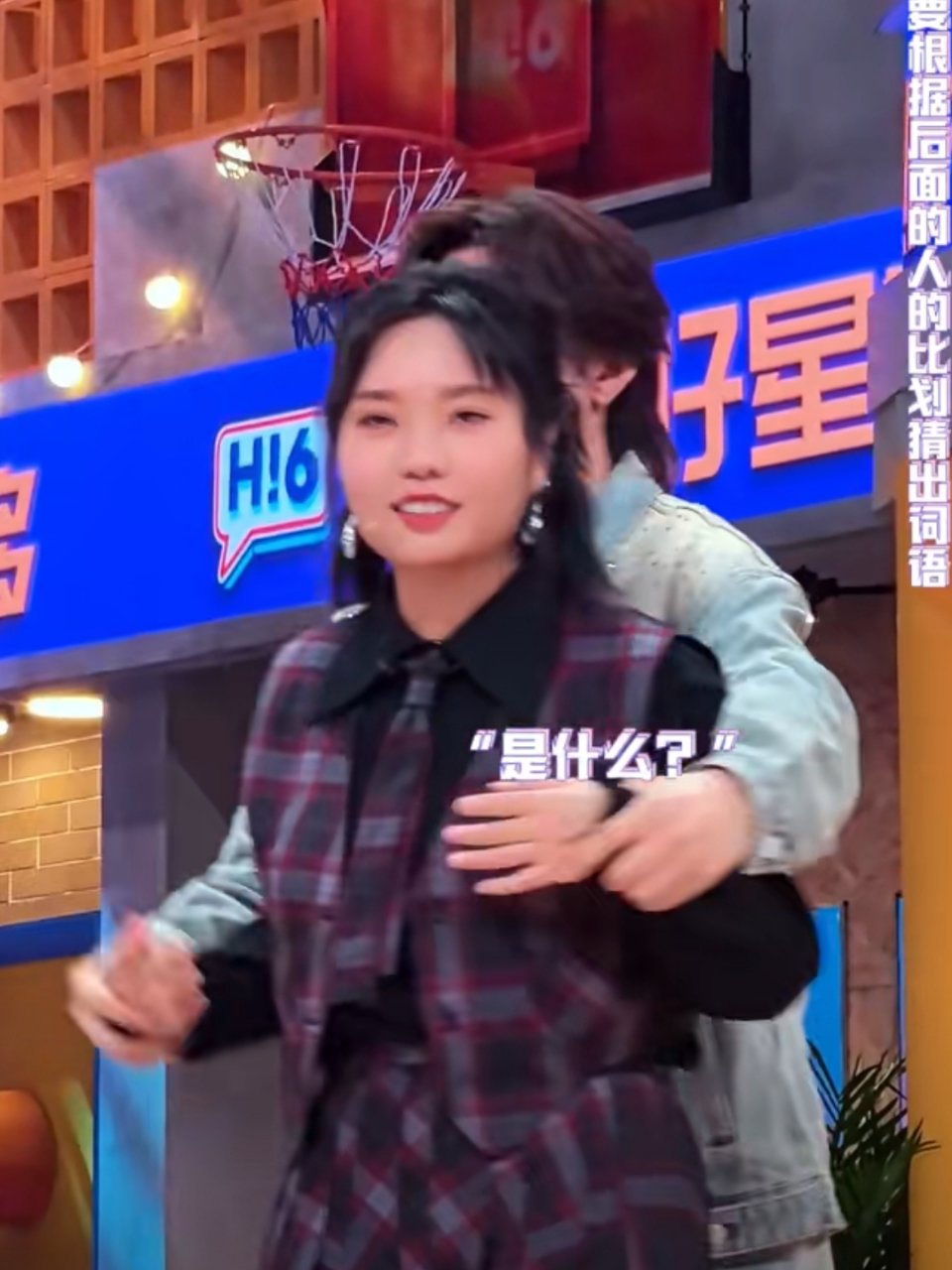 #石凯的石是李雪琴猜词路上的绊脚石# 石凯李雪琴玩游戏滑铁卢，何炅：不是谁的问题