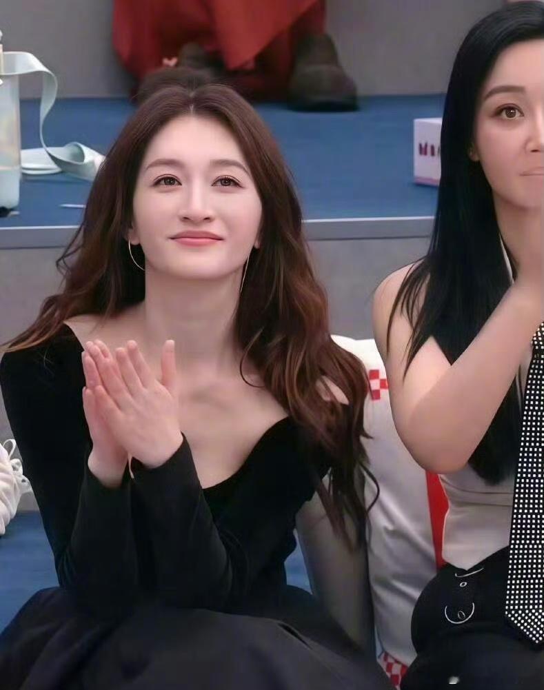 李小冉真的让人觉得女性不是花，没有花期，女性永远常青！ 