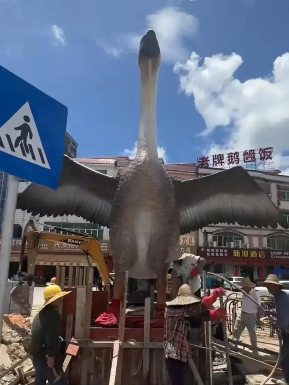 广东阳江。
阳江江城白沙今年立了个白沙鹅雕塑，国庆节假期，10月2日，白沙要举办