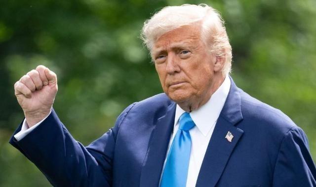 特朗普把我们全骗了！炸高官、轰伊朗 、逼谈判，全是铺垫，目的只有一个：把 驱逐舰