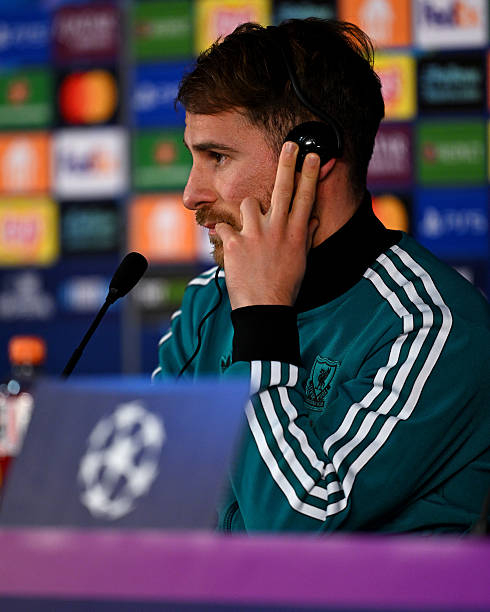 赛前发布会关于本场比赛是否有加拉塔萨雷的中场球员会带来**最大挑战**……如果非