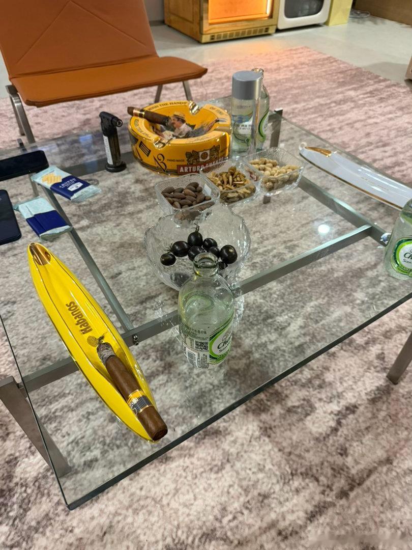 现在上市公司的少爷都这么努力的创业我们这种老登该何去何从！还好他们三个股东都是开