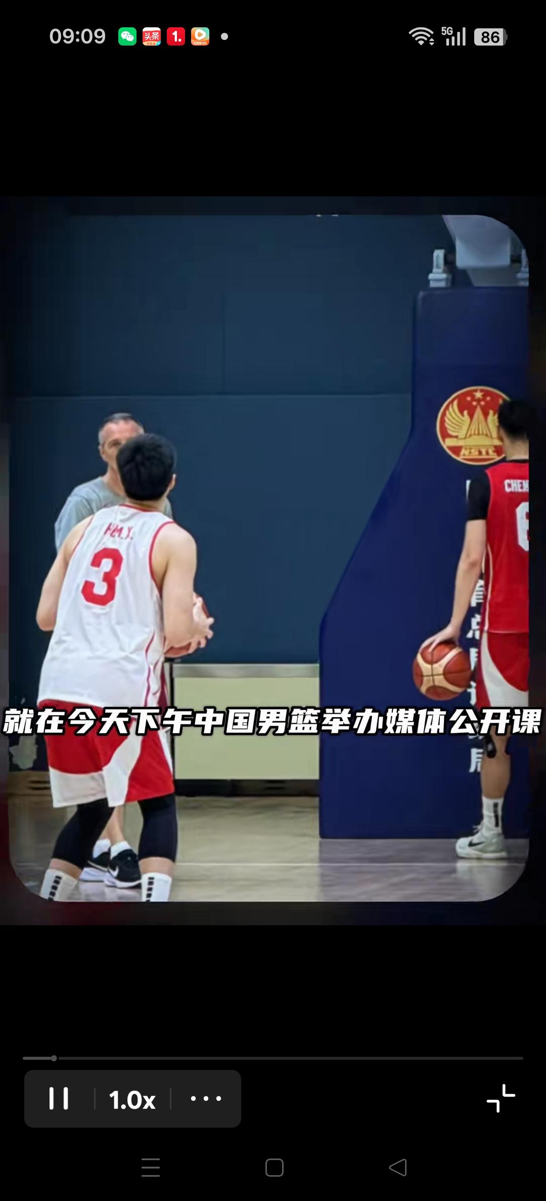 中国男篮媒体公开课，看到了胡明轩和王俊杰的身影。胡明轩已经和球队合练，王俊杰才刚