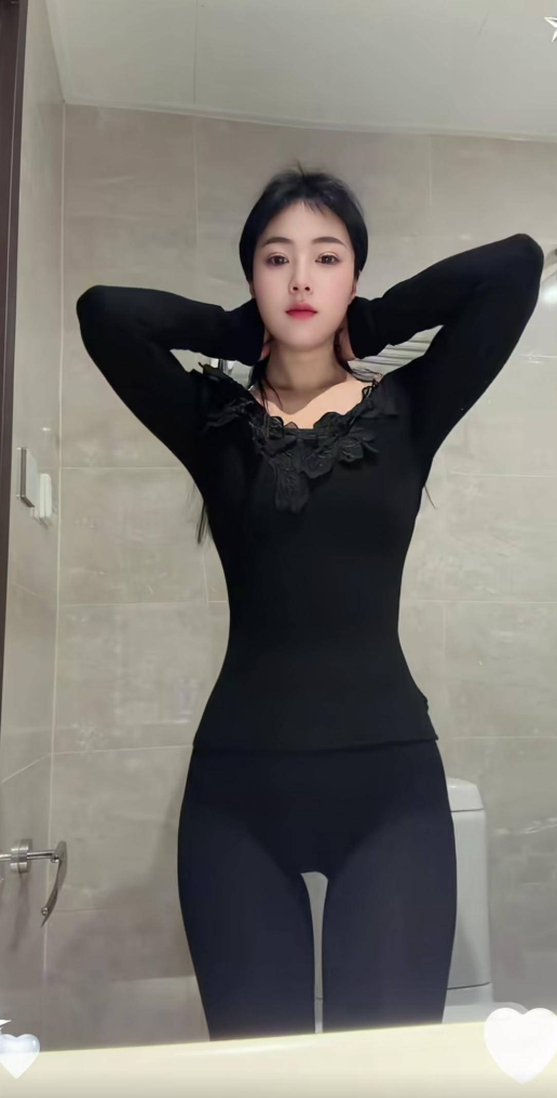 晒图笔记大赛 
镜中人影瘦，花前月色寒。