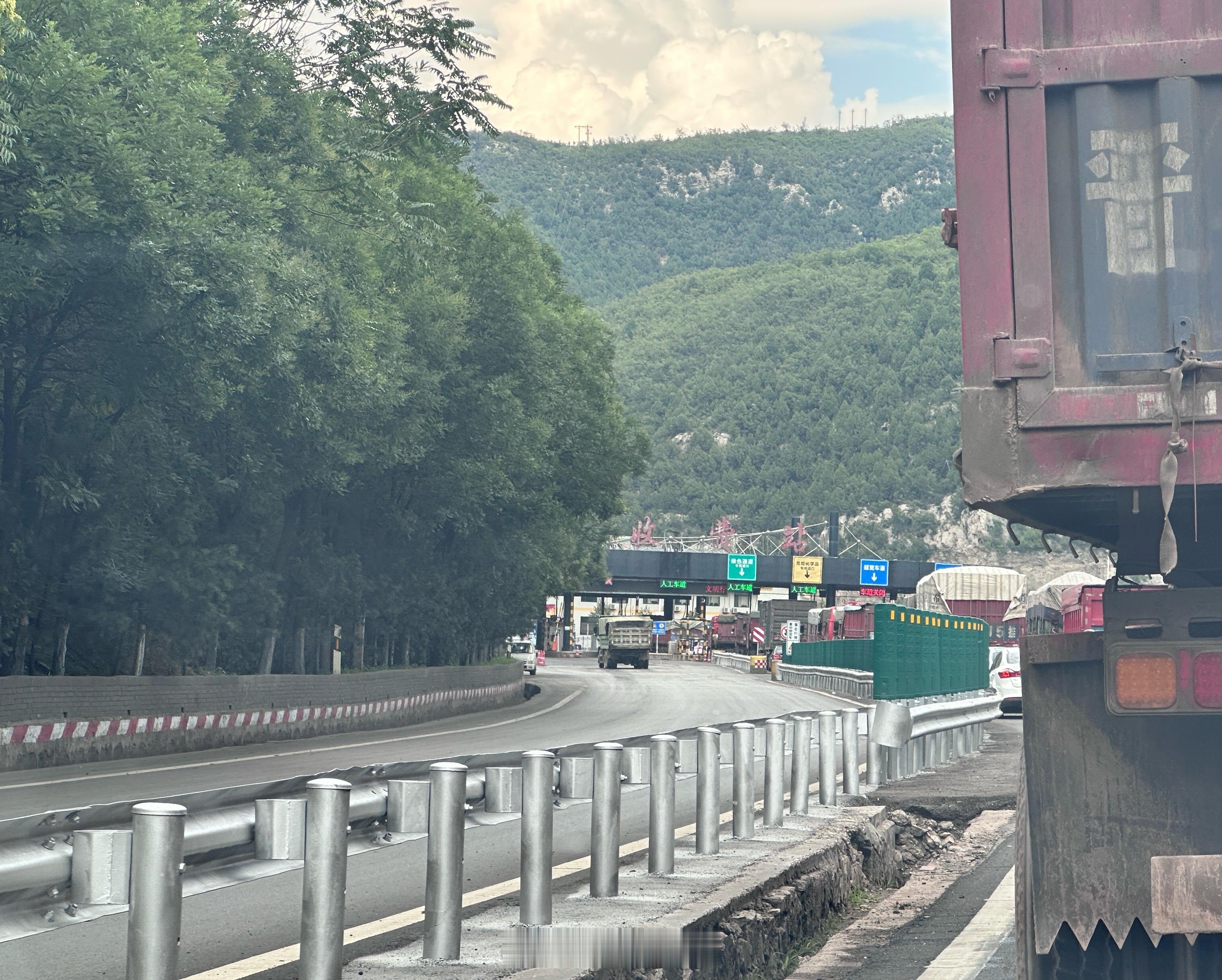 京昆高速修路到7月15日，所有的车在洪洞北侧-灵石段需要下高速，国道本身是挺好跑
