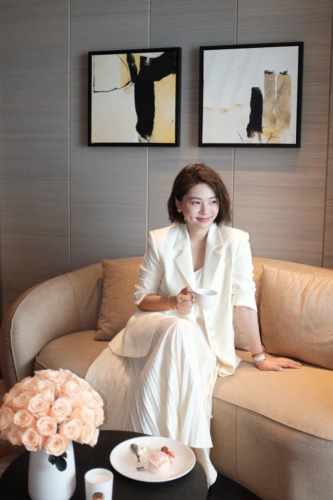 SabrinaLifeStyle[超话]  甘南刚回[酷]一些些美丽的回归状态 