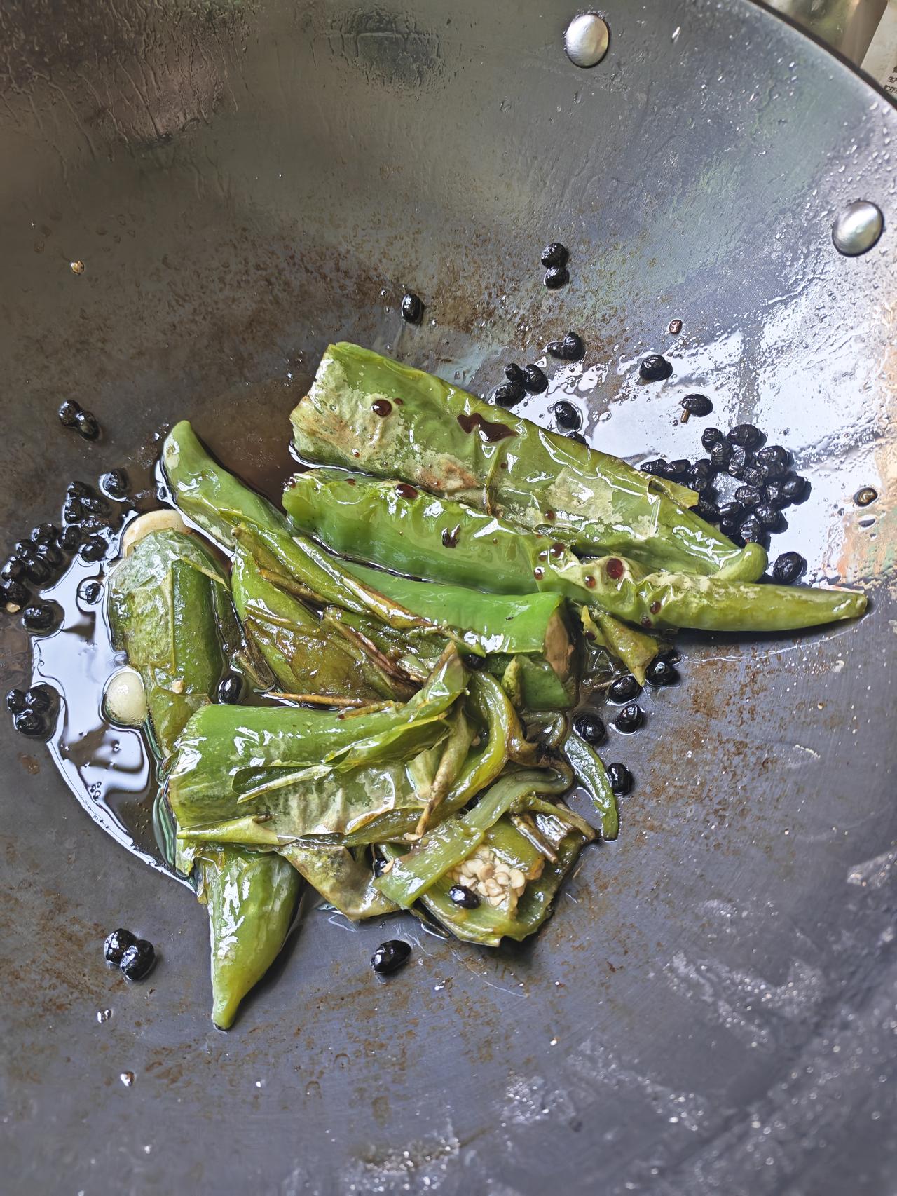 集卡领红包到底是谁发明的这一道虎皮尖椒的菜，两块钱的菜居然炒出了100元的高级感