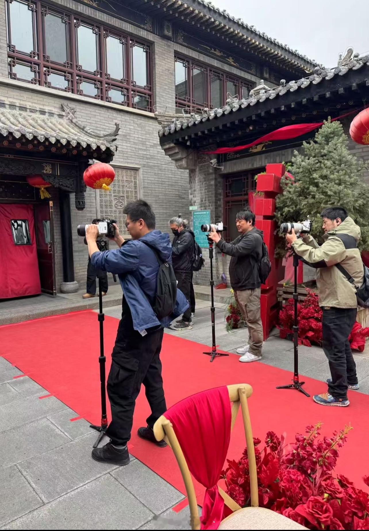投稿：4月在大同碰见董璇了，半夜追平气的睡不着4月30我们去参加婚礼碰到了董璇和