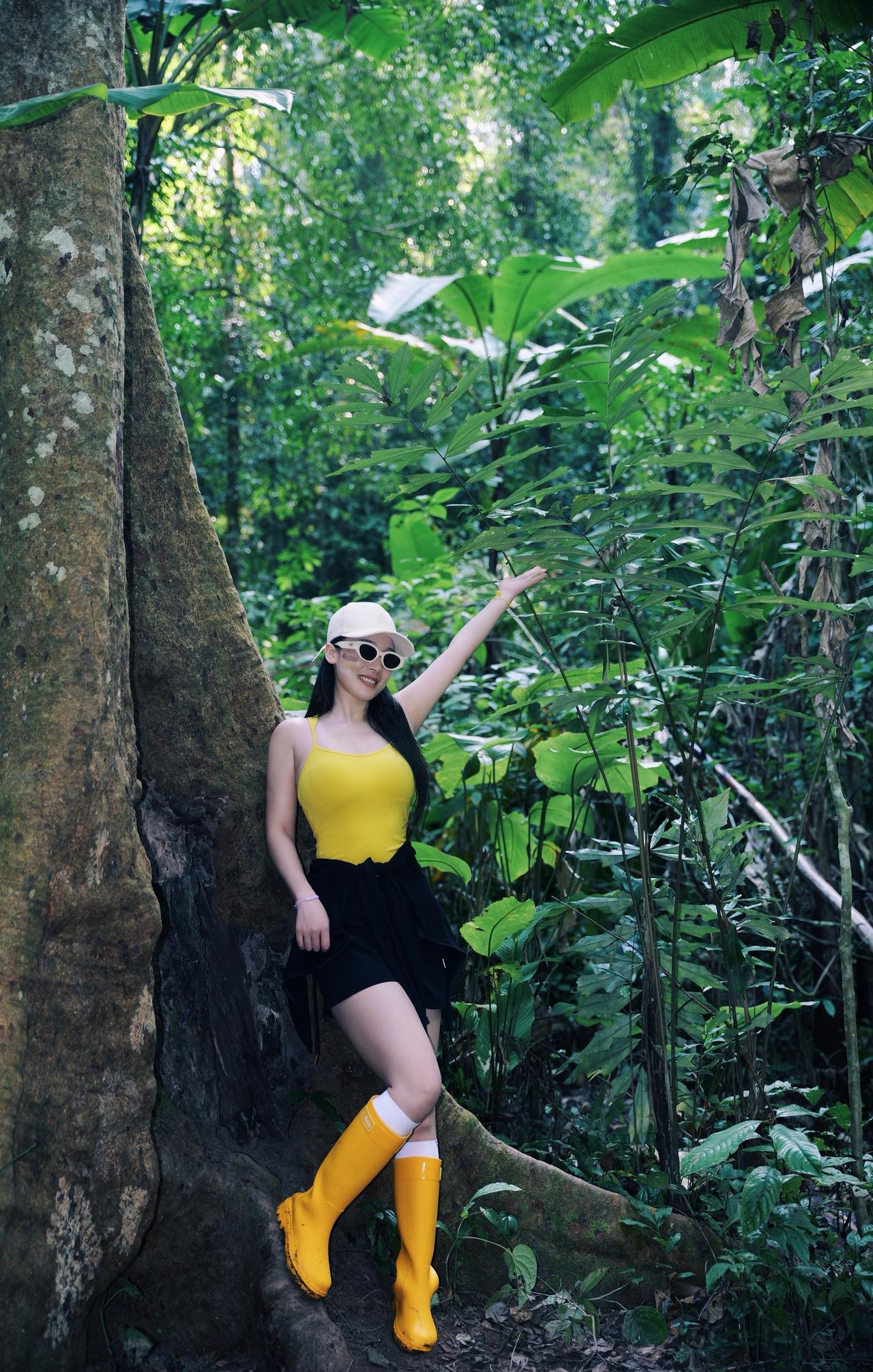 这是一种很新的爬山方式 自由感拍照 在大自然里chill一下 晒出你的户外oot