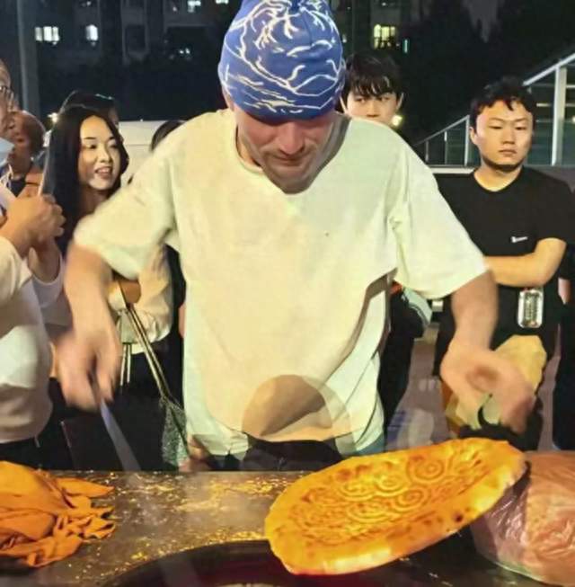 全网爆火新疆阿达西回应走红！不涨一分钱，不开网红账号看哭网友