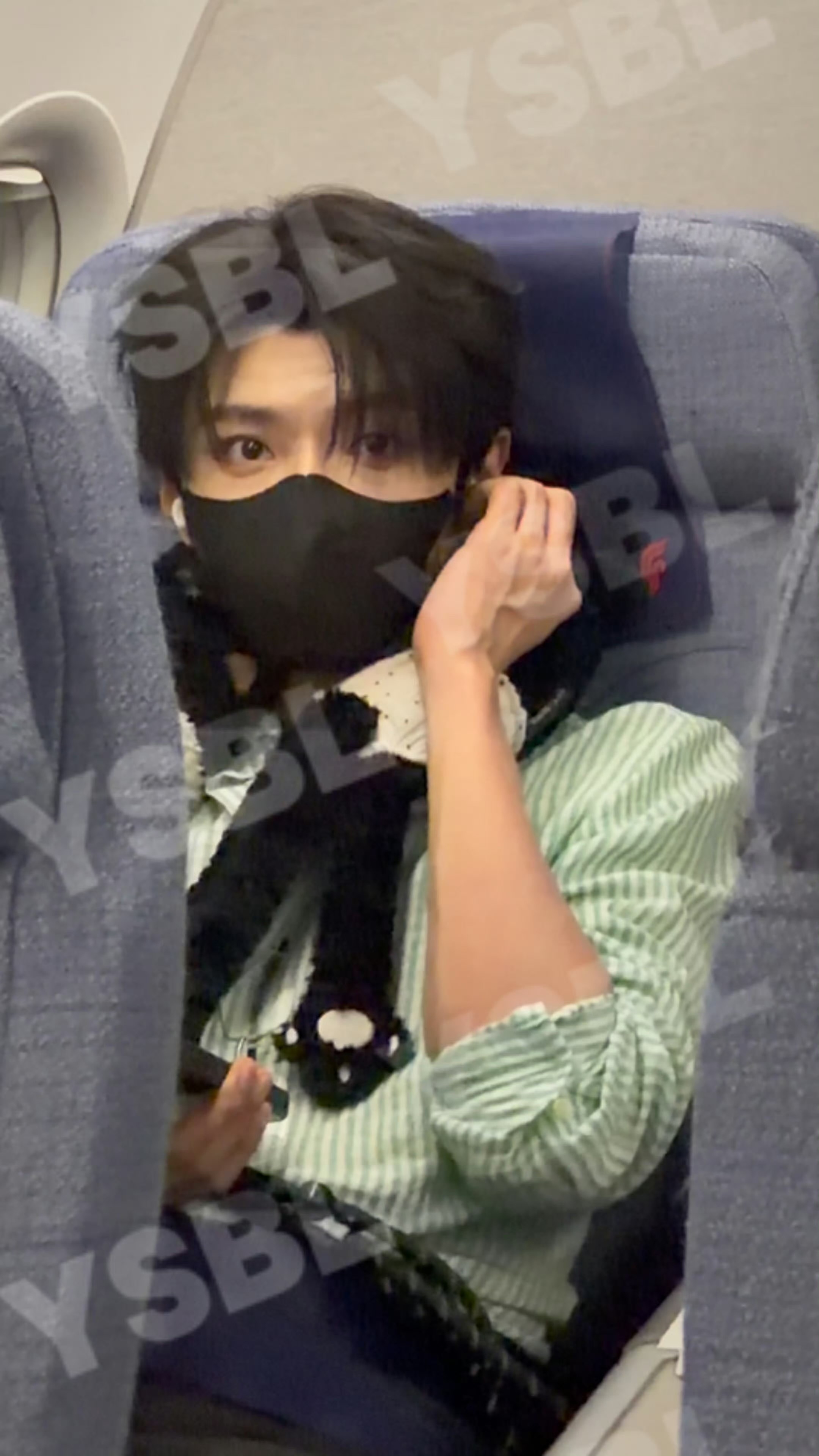这个身子随气流颠簸摇晃的也太涩了再搭配惊慌的小眼神儿🥵 