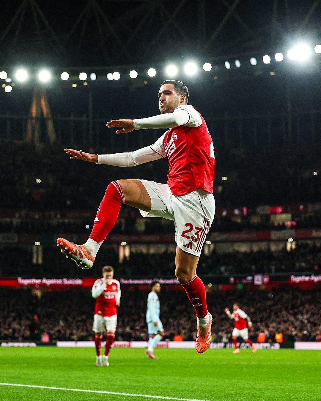 梅里诺2025年在俱乐部和国家队，直接参与29球！这是很多专职中锋都可望不可及的