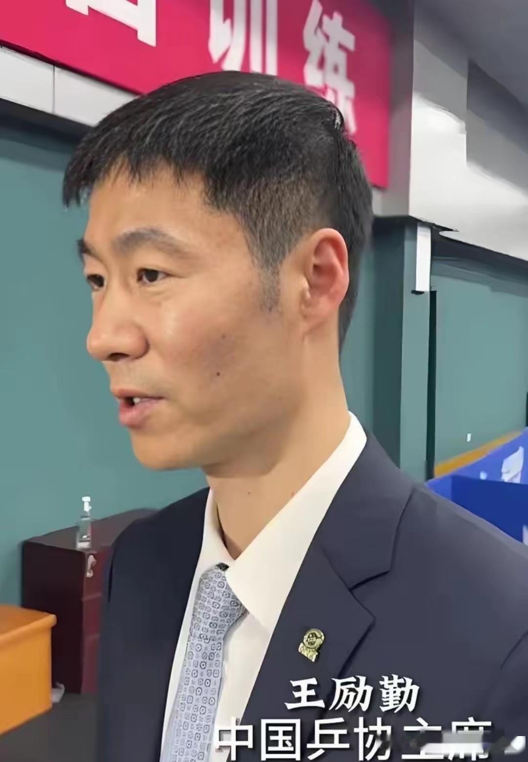 王励勤，你真是糊涂啊！

全运会乒乓球赛场都快打成“修罗场”了，男单四强倒是星光