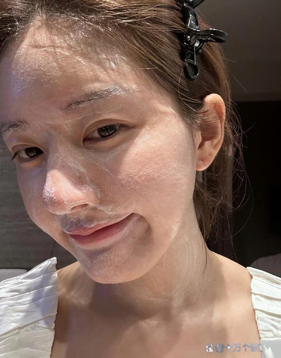 嘴角还能这么分层真是头一回见 ​​​