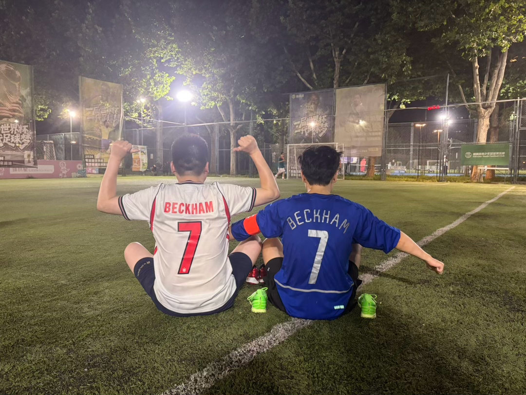 今晚是足球飞盘混合局，久违的欢乐时光⚽️🥏