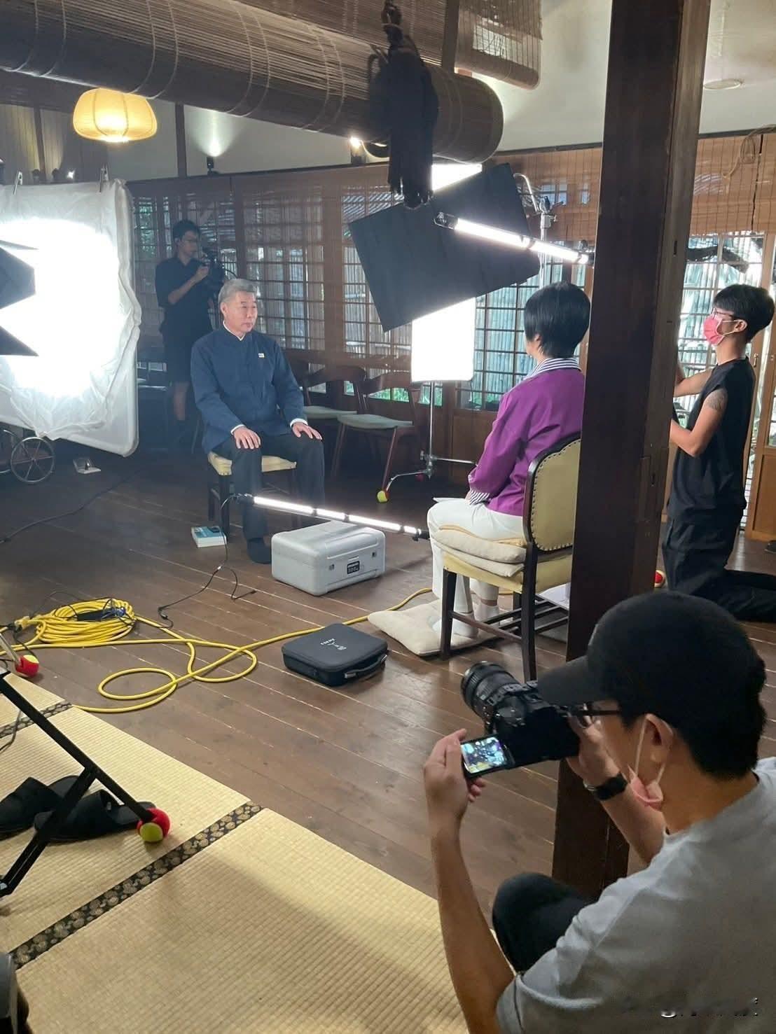 张亚中终于扳回一城，获得第一名，让他找到自信的感觉！他表示，他创了本届国民党主席