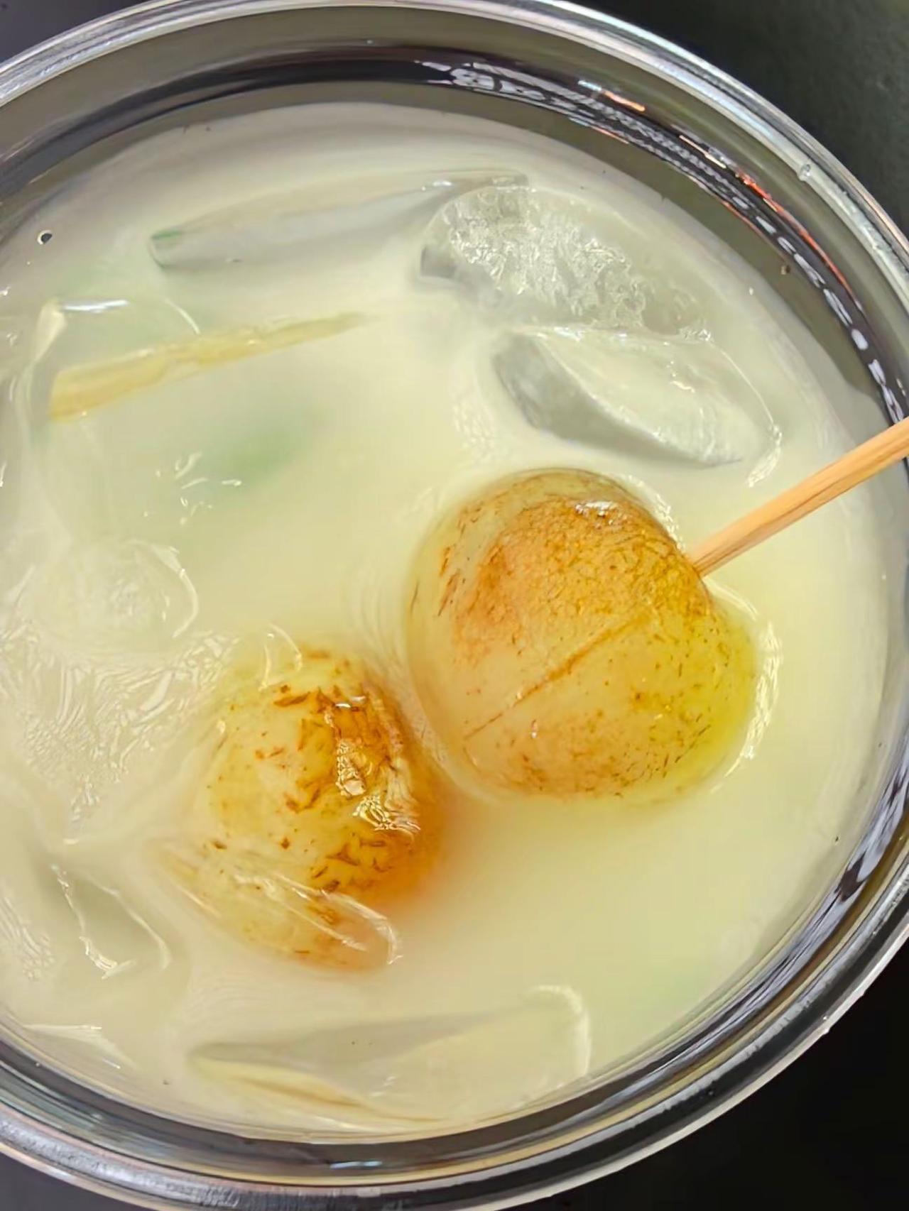 易发街宝藏小店！一口回甘的油柑茶太好喝啦逛市桥易发街挖到这家专门做油柑的小店「不