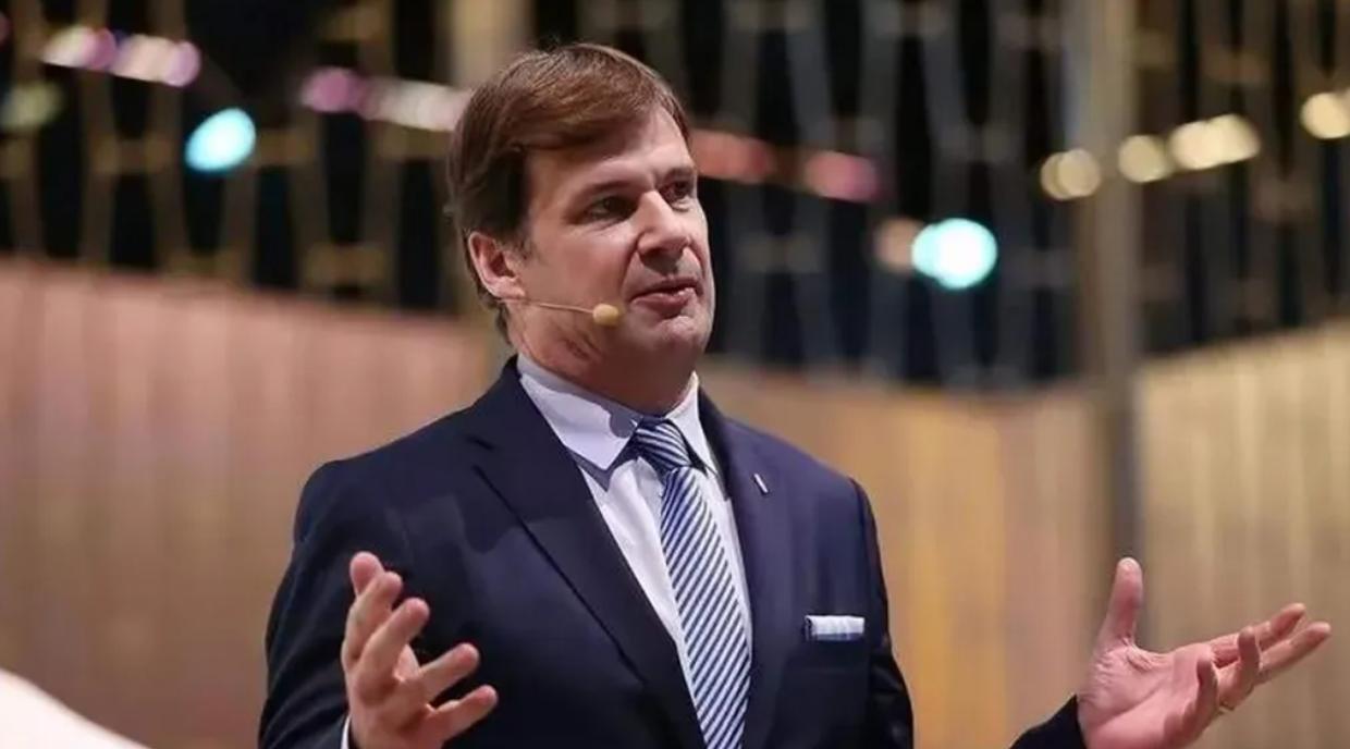 小米SU7又被称赞了，这是我们国人的骄傲，承认一辆车的好并不难，连福特CEO都觉