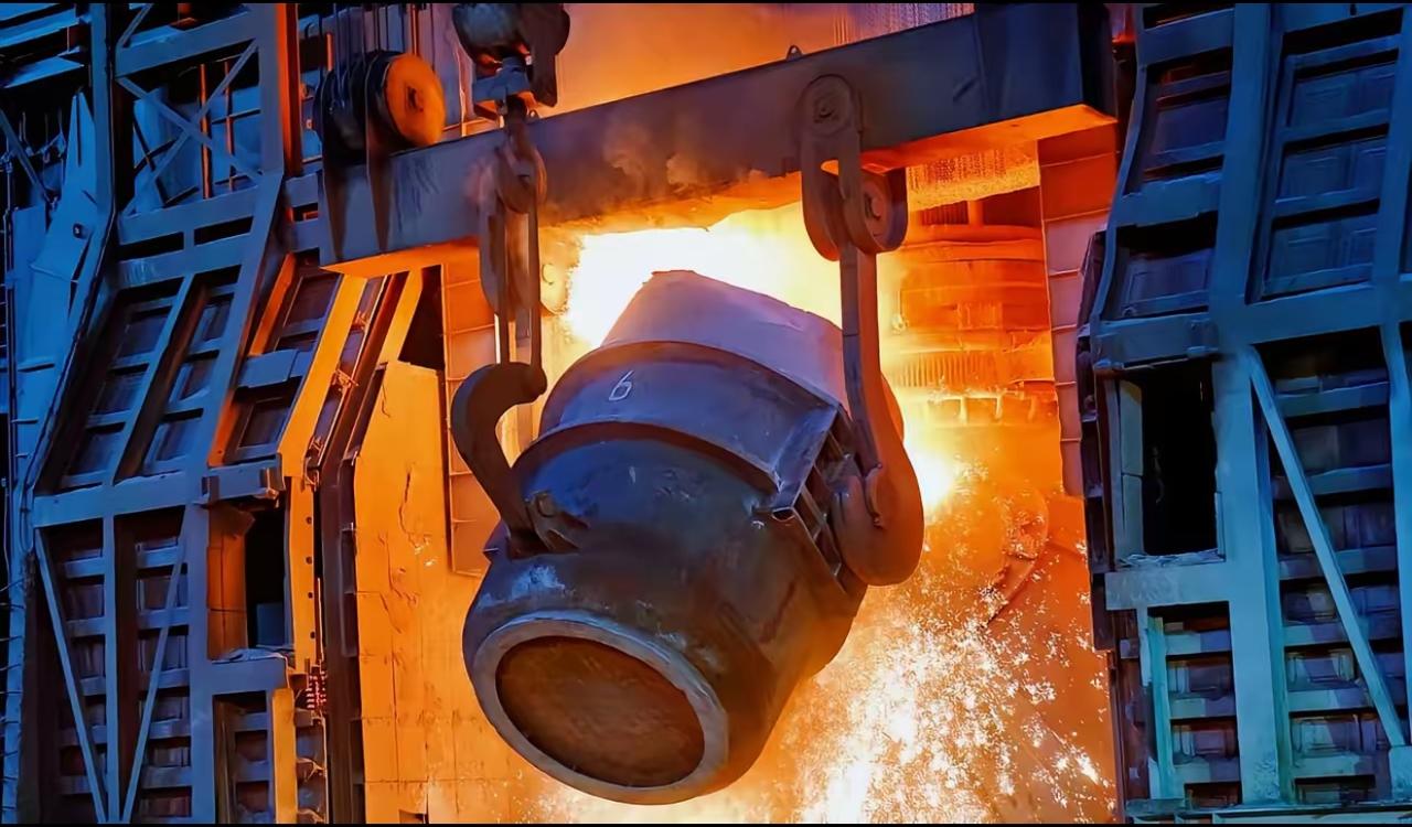 为什么中国宁愿勒紧裤腰带，也要死守钢铁产业？内行人的话一针见血：

​就这么说吧