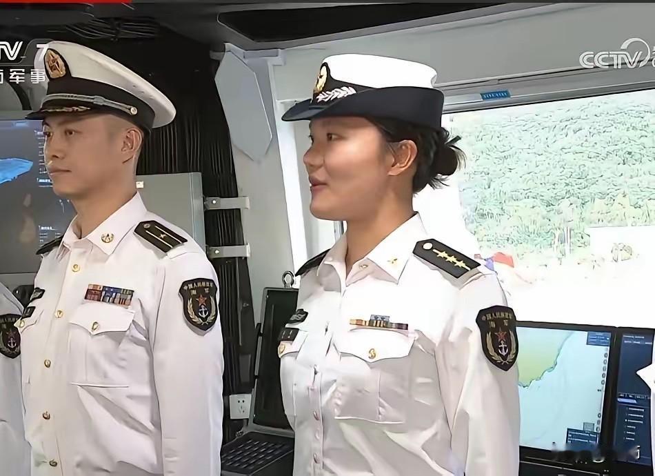 要不是这位女上尉答主席问，说她毕业于海军工程大学的电磁弹射工程专业，绝大部分人是