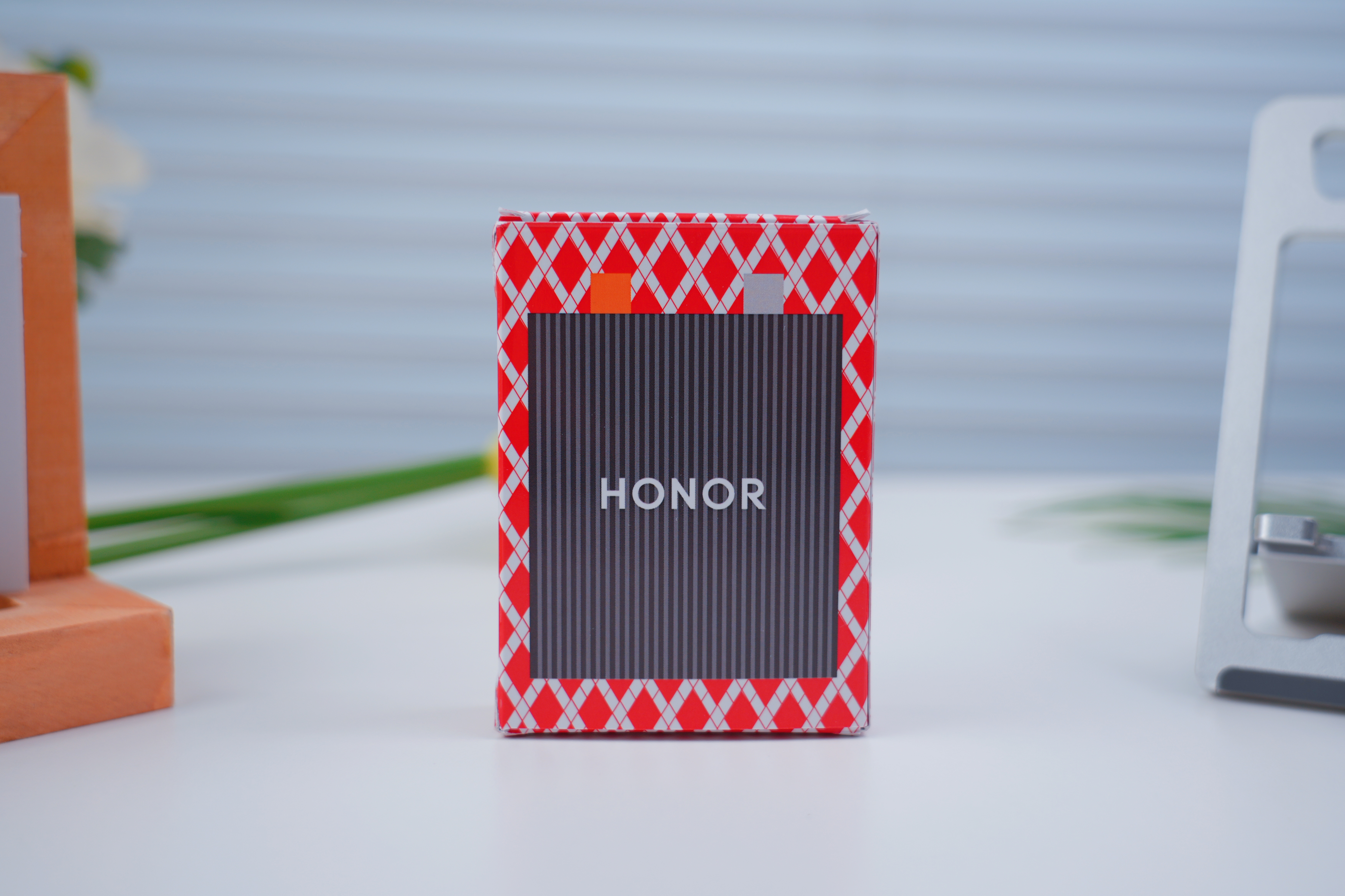 收到荣耀Magic V6邀请函，最新荣耀青海湖刀片电池真的太薄了，电池叠层仅0.