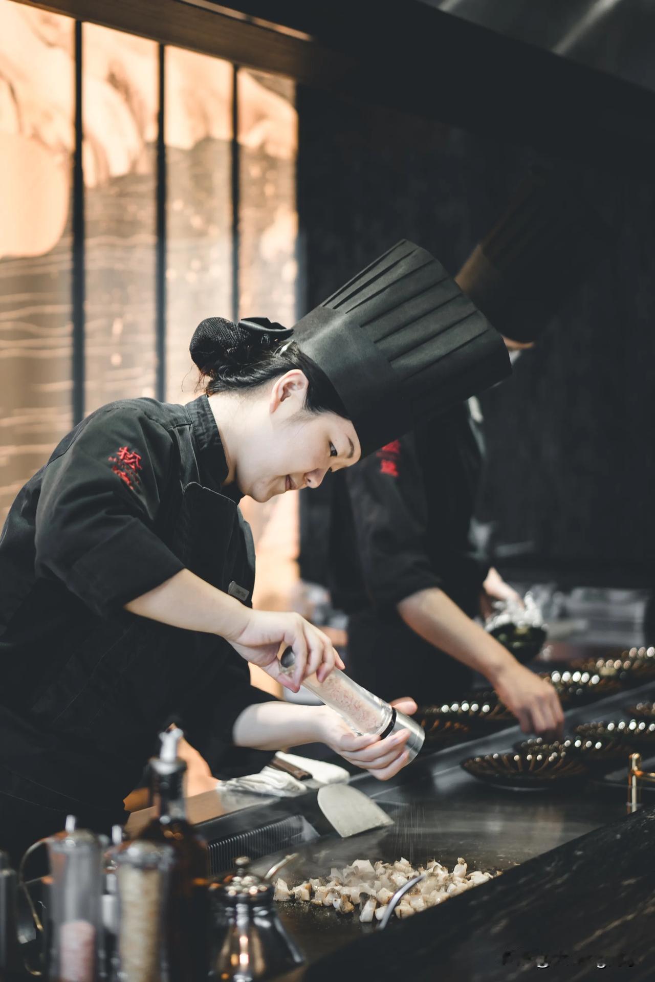 #深圳餐饮点评# #深圳吃吃什么# 
香港赚钱深圳花？😂
听说香港人喜欢来深圳