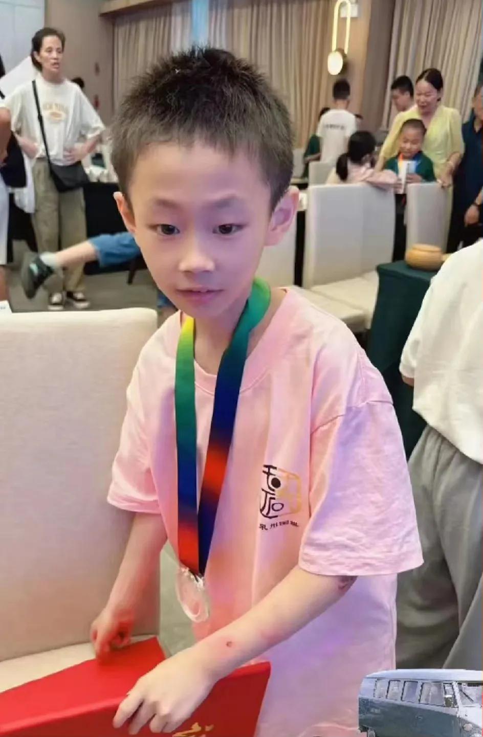 9岁围棋少年悲剧的两点原因

一是家长错乱的三观。有些家长自己人生失败对下一代就