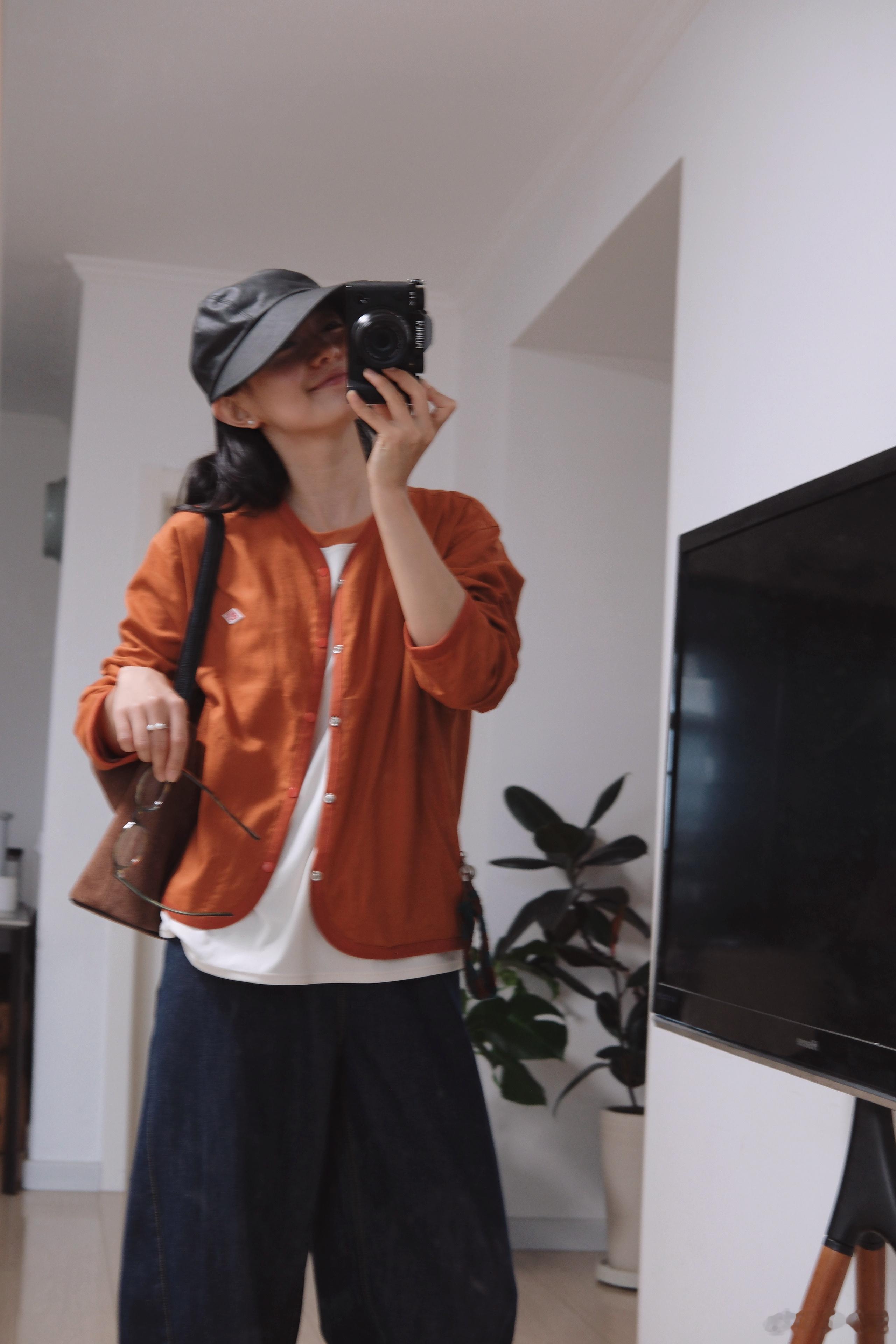 今日份ootd～真的是非常漂亮的橘色🍊得益于面料本身自带的天然肌理，把这个橘调