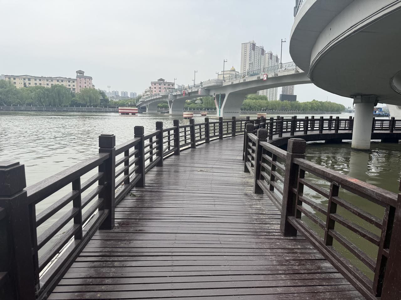 当今社会，这样的女人太多太多！
社会风气让很多女人变得更物质，她们紧盯着所谓的现