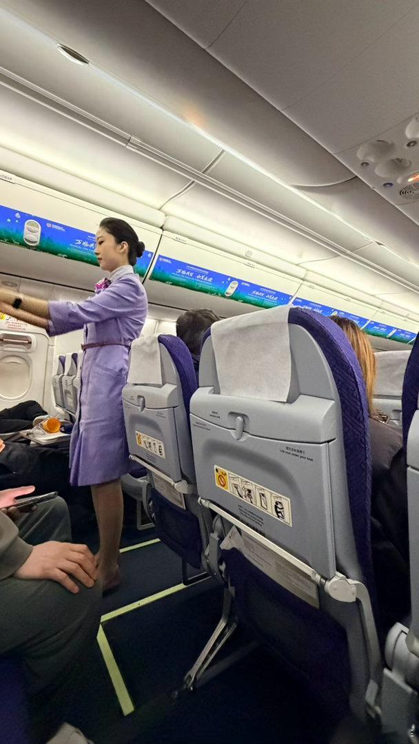 昨天我们上午在张掖下午到了嘉峪关就开始巨大沙尘暴很可怕本来今天回京的昨天我一看，