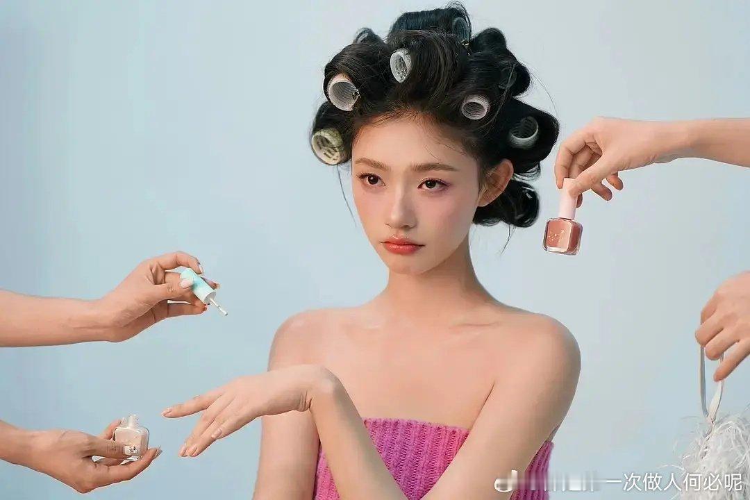 林允好适合拍硬照 杂志拍的好漂亮 每一张都可以当壁纸[二哈] 时尚表现力力压一线