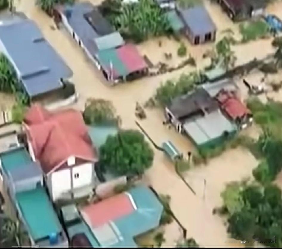 中国决定援助越南50万美元，用于越南应对台风灾害。
其实，中国对于越南的帮助是历