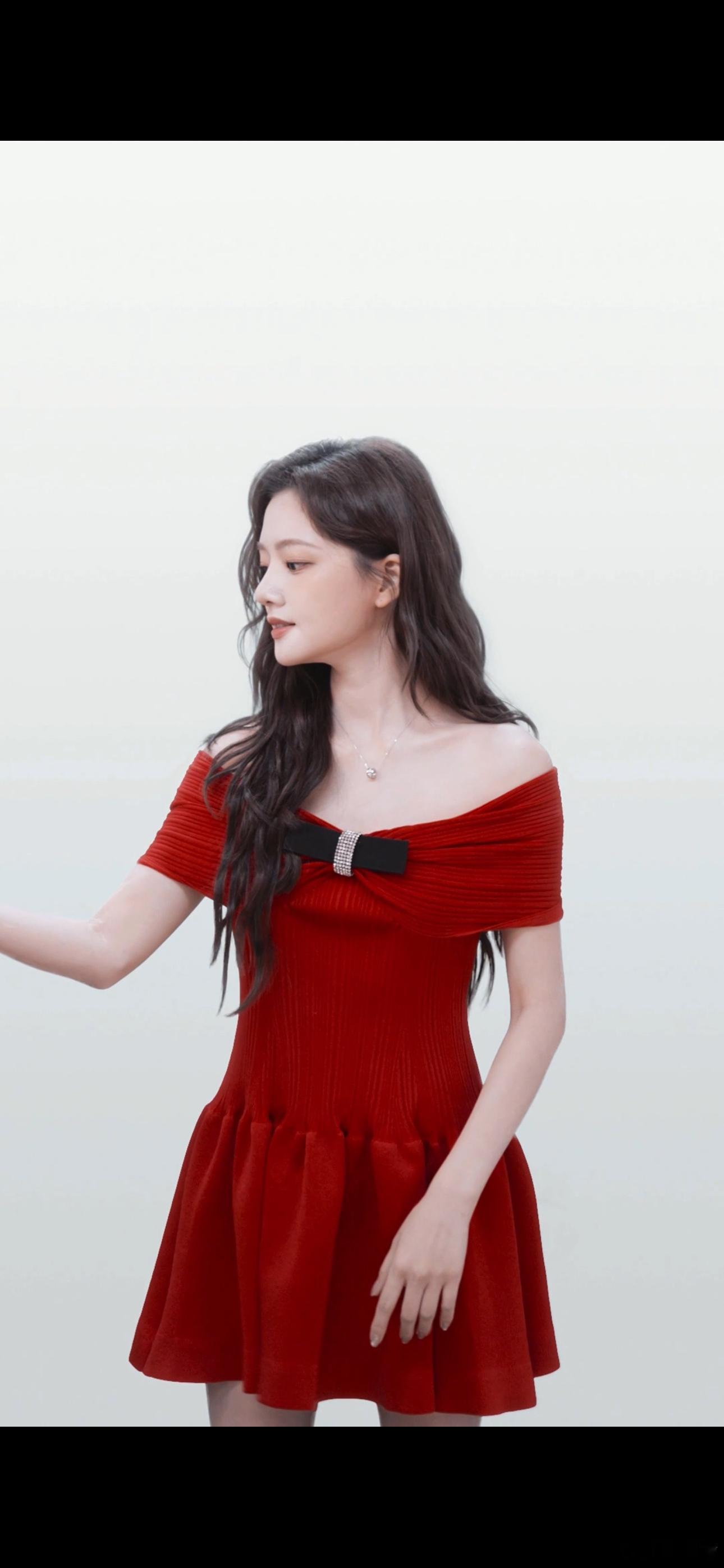 任敏一根棒棒糖召唤出哪吒  天呀，看到任敏和哪吒同框，我已经被萌晕了！一根棒棒糖