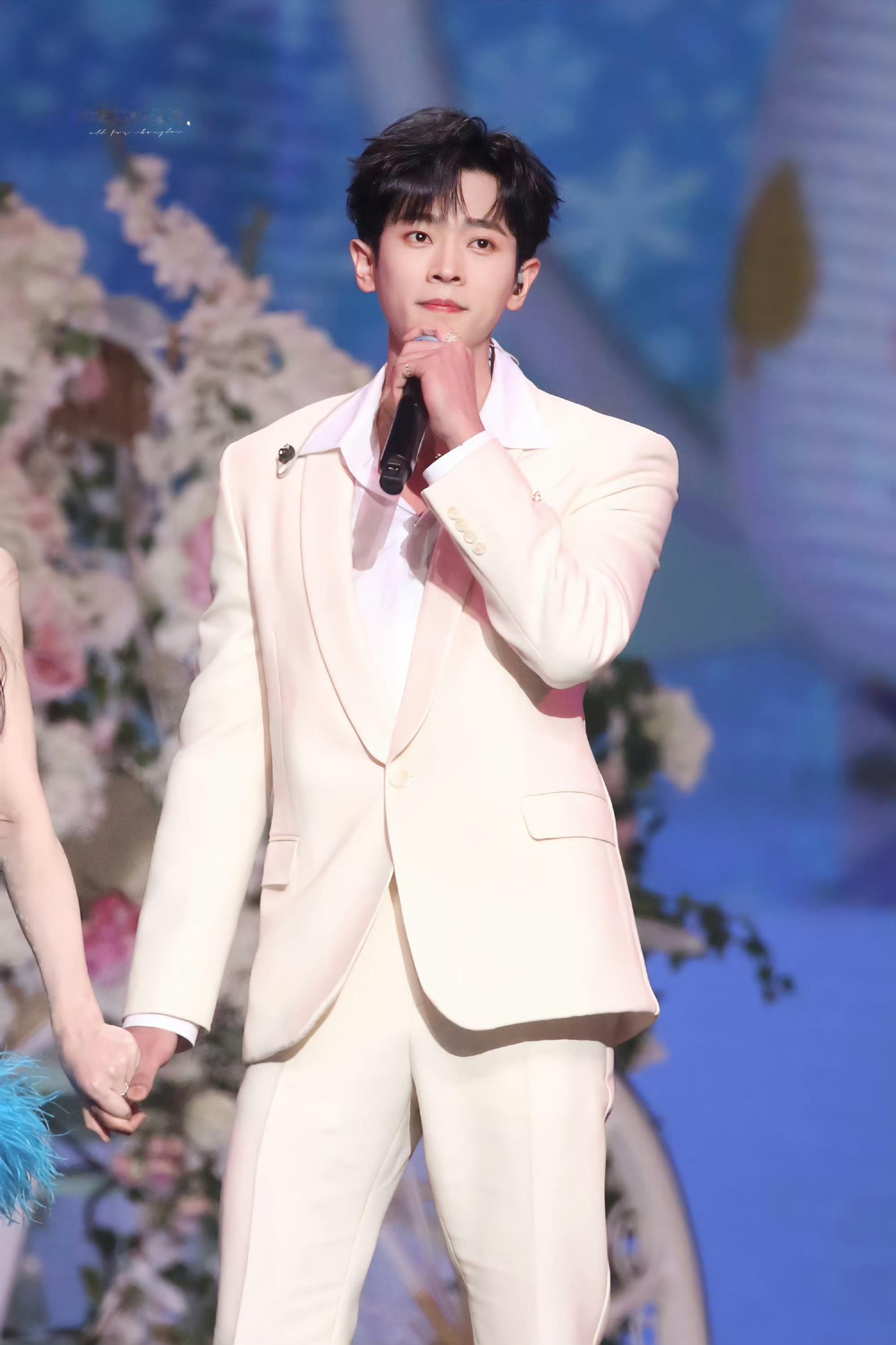 白马王子级别[摸鱼撸猫]丞磊 ​​​