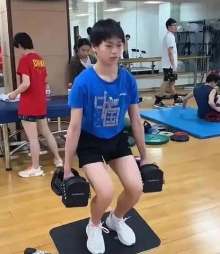 看陈芋汐和谢佩玲的战绩，忽然悟了：全红婵的“复出谱”在哪儿了

 
2025年新